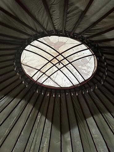 Юрта традиционного типа - Диаметр ориентировочно 5–6 м, низкие — 7