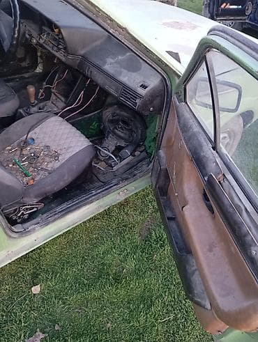 нива на разбор: Volkswagen Passat Variant: 1981 г., 1.8 л, Ручные, Бензин, Универсал — 3