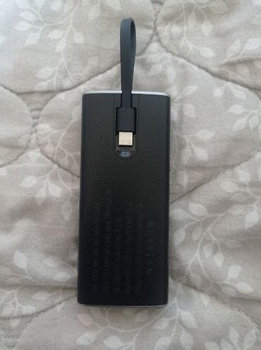 30: Повербанк TECHLUM 10000 мА·ч - Емкость: 10000 мА·ч - Быстрая зарядка — 4