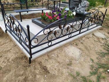 доски подставка для баннеров с дополнительными планками: Изготовление памятников, Изготовление оградок, Изготовление крестов | Гранит, Металл, Мрамор | Установка, Оформление — 1