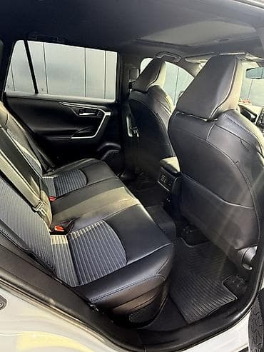 камаз: водитель грузовика: Toyota RAV4: 2021 г., 2.5 л, Автомат, Гибрид, Кроссовер — 9