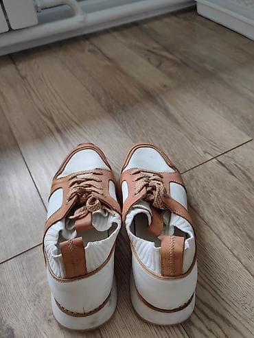 кат обувь: Две пары обуви. 1)1000сом Ботинки Timberland, темно‑синие. - — 4