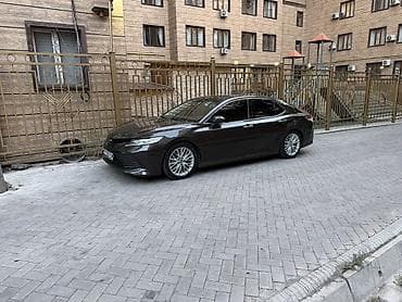 Транспорт: Toyota Camry: 2018 г., 2.5 л, Автомат, Бензин, Седан — 3