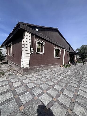 электричества: Дом с благоустроенным двором и современным интерьером. - Просторный — 1