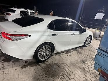 мерседес бенз а: Toyota Camry: 2018 г., Гибрид, Седан — 4