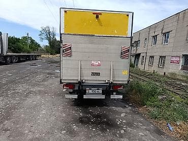 Легкий грузовик Mercedes‑Benz Sprinter с изотермическим фургоном и