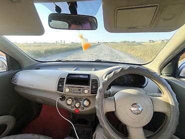 машина салон: Nissan March: 2004 г., 1.3 л, Автомат, Бензин, Хэтчбэк — 3
