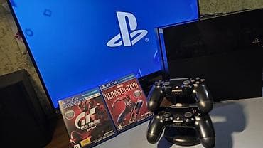 ПРОДАЮ Playstation 4 в комплекте: 2 джойстика (подставка) 2 игры