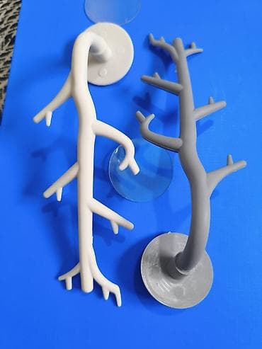 тумбу с полками и зеркалом: Настенные крючки в форме веток с присосками - Декоративные крючки в — 1