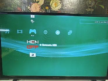 redmi pad 2: Sony PlayStation 3 Slim (модель с логотипом PS3 на крышке). На консоли — 2