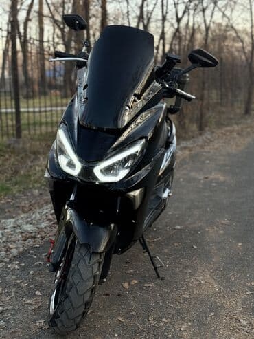 мото формы: Макси-скутер 150 куб. см, Бензин, Б/у — 2