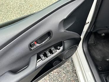 start: Toyota Prius: 2018 г., 1.8 л, Вариатор, Гибрид, Лифтбек — 6