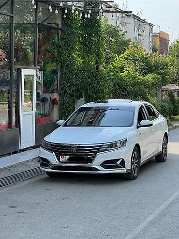 сиденья на бл 5: Roewe i5: 2020 г., 1.5 л, Вариатор, Электромобиль, Седан — 2