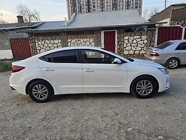 sprinter cdi: Белый 4-дверный седан класса C с динамичным профилем и покатой линией — 6