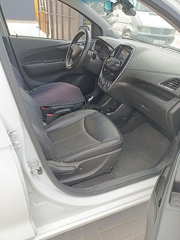 1: Chevrolet Spark: 2018 г., 1 л, Вариатор, Бензин, Хэтчбэк — 10