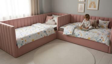 защитные бортики на кровать: Угловая детская кровать в нежном розовом цвете с мягкой обивкой — 1
