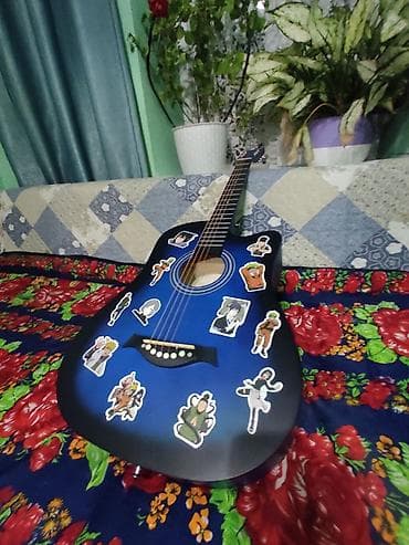 Синтезаторы: Акустическая гитара 6‑струнная, форма корпуса Dreadnought с вырезом — 6