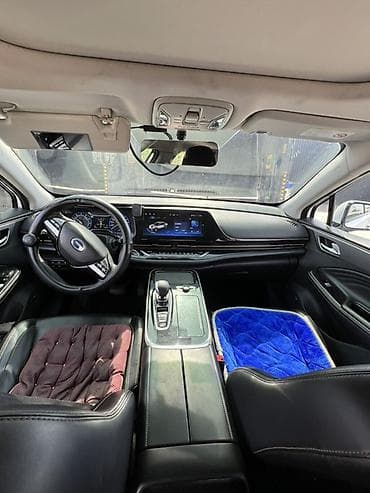 машина чанган x5: GAC Aion S Plus, белый седан класса C с современным дизайном. Кузов и — 5