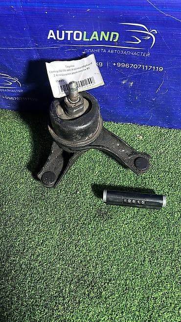 00: Подушка мотора Toyota Б/у, Оригинал — 1