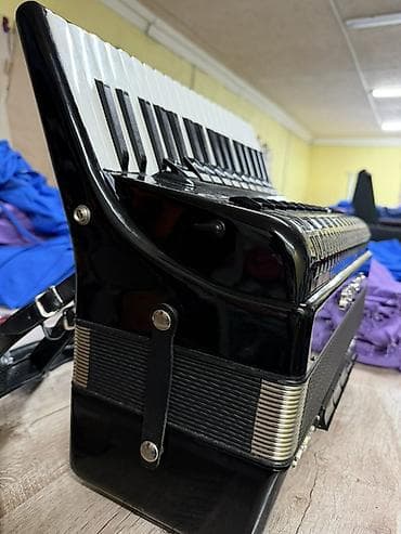 Музыкальные инструменты: Вельтмейстер метеор. Размери 7/8. Абалы почти жаңы,клавищанын — 10