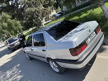 solaris accent: Volkswagen Vento: 1993 г., 1.8 л, Механика, Бензин, Седан — 4