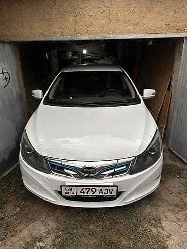 BYD E5: 2017 г., Робот, Электромобиль, Седан