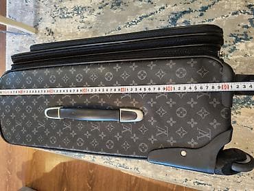 продам чемодан бу: Чемодан, Б/у, Средний (40 - 70 л), На колесах — 4