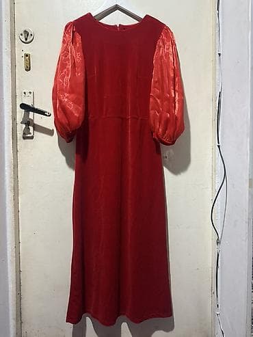 Үй жана уктоо үчүн кийимдер: Платье миди насыщенного красного цвета с контрастными — 1