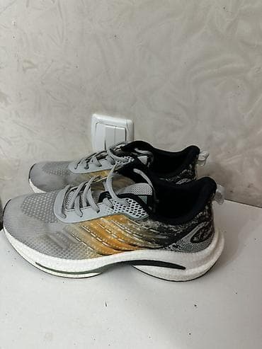 Кроссовки для бега/тренировок. - Дизайн: серый верх с градиентными