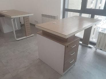 Продаю офисный стол с тумбочкой 2 шт. в хорошем состоянии каждая