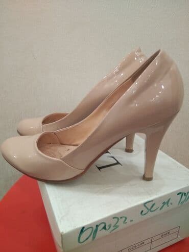 nike react: Продаю туфли бежевые — 2