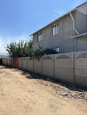 пресс хата: Продаются два земельных участка с отдельными воротами. Рядом есть — 10