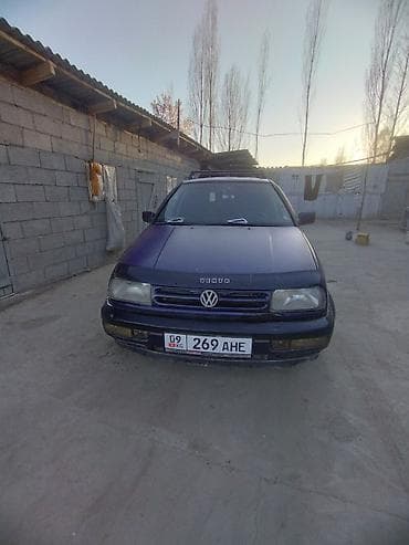 Транспорт: Volkswagen Vento: 1994 г., 2 л, Кол менен иштөөчү, Седан — 5