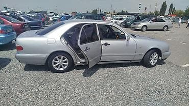 Mercedes-Benz E-Class: 1995 г., 0.2 - engine capacity л, Кол менен иштөөчү, Седан — 3