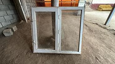 учебные доски: Деревянное двухстворчатое окно с одинарным остеклением. - Материал — 3