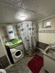 продаю дом с квартирантами: 50 м², 2 комнаты, Подвал, погреб, Забор, огорожен — 3