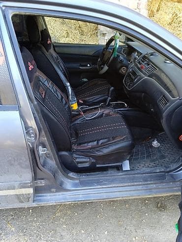 Mitsubishi Lancer: 2004 г., 1.6 л, Механика, Бензин, Седан — 2
