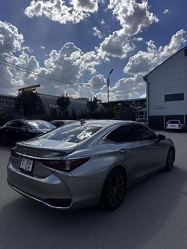 свет: Lexus ES: 2023 г., 2.5 л, Вариатор, Гибрид, Седан — 4