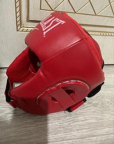 Перчатки: Комплект для таэквондо: перчатки Top Ten и шлем Everlast (красный — 4