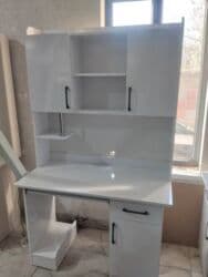 столы разных размеров: Компьютерный стол, С полками — 23