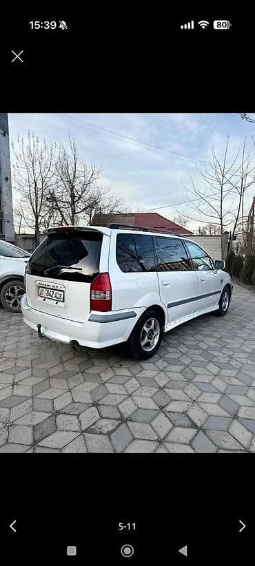 mazda mpv: Просторный 7‑местный минивэн/универсал белого цвета. Основные — 3