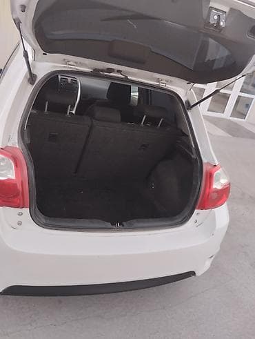corolla e120: Toyota Auris: 2010 г., 1.4 л, Механика, Дизель, Хэтчбэк — 3