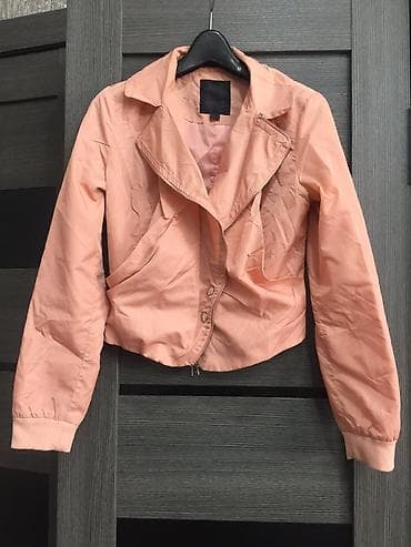 розовый пиджак: Легкая курточка на весну размер 36-38, идет в комплекте со с’емным — 1