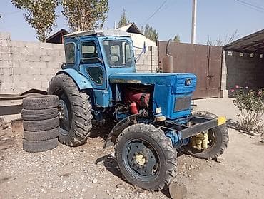 кун трактора: Трактор т40 колесный 4x4, синего цвета, с закрытой кабиной — 1