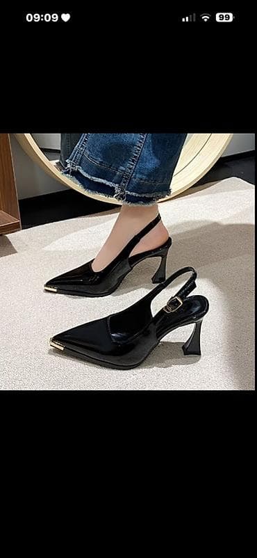 Лаковые женские туфли slingback - Цвет: черный, глянцевый лак - Мыс at lalafo.kg Лаковые женские туфли slingback - Цвет: черный, глянцевый лак - Мыс