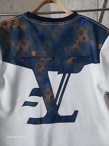 футболка levis мужская: Белая мужская футболка с коротким рукавом и контрастной темно‑синей — 2