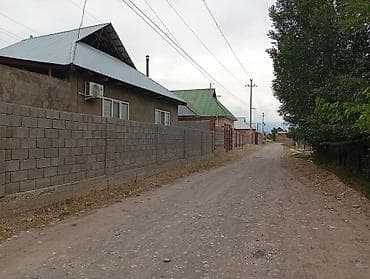 Земельный участок с жилым домом в частном секторе. размер дома 11х10 at lalafo.kg Земельный участок с жилым домом в частном секторе. размер дома 11х10