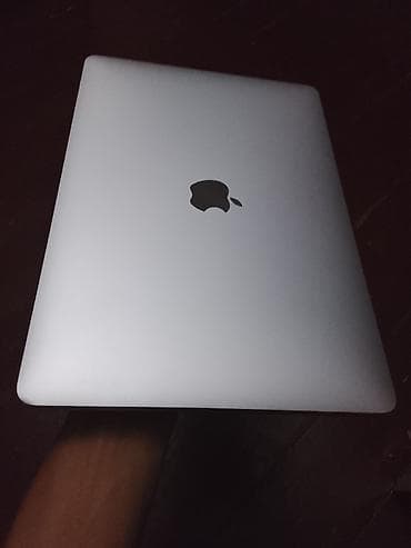 Apple MacBook Pro 13" состояние идеальное зарядка держит 6-7 часов