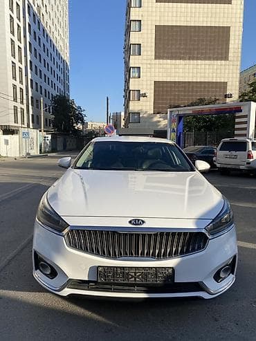 b class: Kia K7: 2017 г., Седан — 1