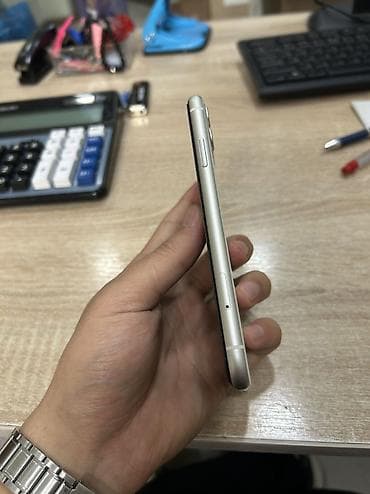 nokia e90: IPhone 11, Б/у, 128 ГБ, Белый — 5